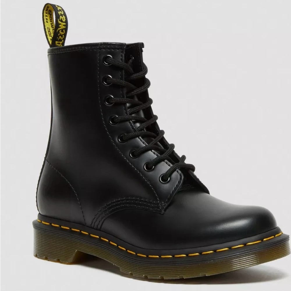Dr. Martens 1460 WOMEN'S SMOOTH LEATHER LACE UP BOOTS